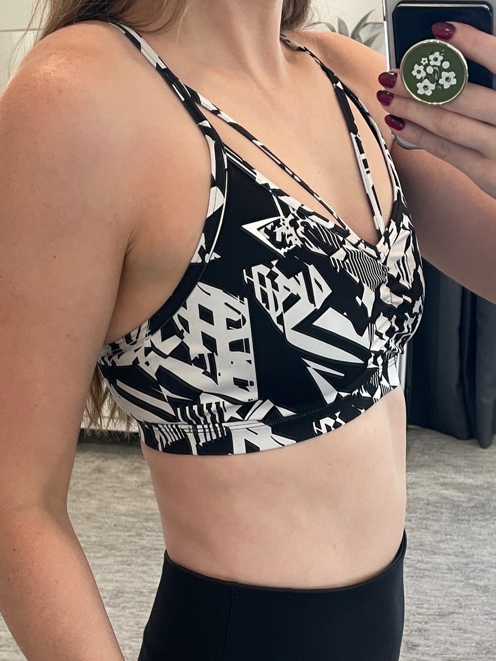 Gymshark Black & White Abstract Strappy Sports Bra - Picture 4 of 7